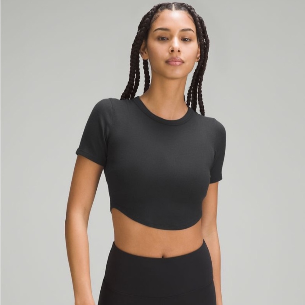 Lulu Black cropped shirt size 6